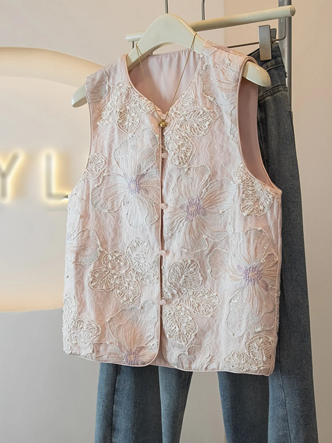 

New Chinese Style Sleeveless Vest Women's Layering Spring Summer 2026 Large Size Fat MM National Embroidery Tang Costume Top