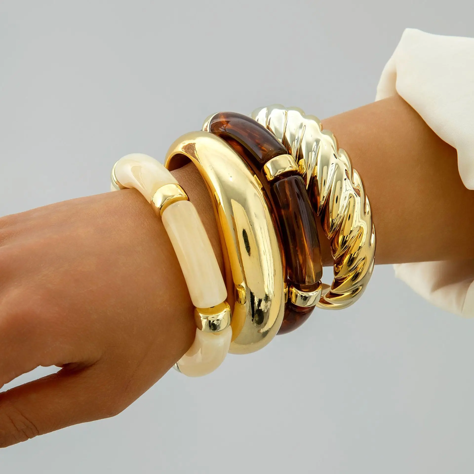 4Pcs/Set Vintage Minimalist Elegant Brown Resin Elastic Bangle Set Gold Color Smooth Open Bracelets Women Daily Holiday Jewelry