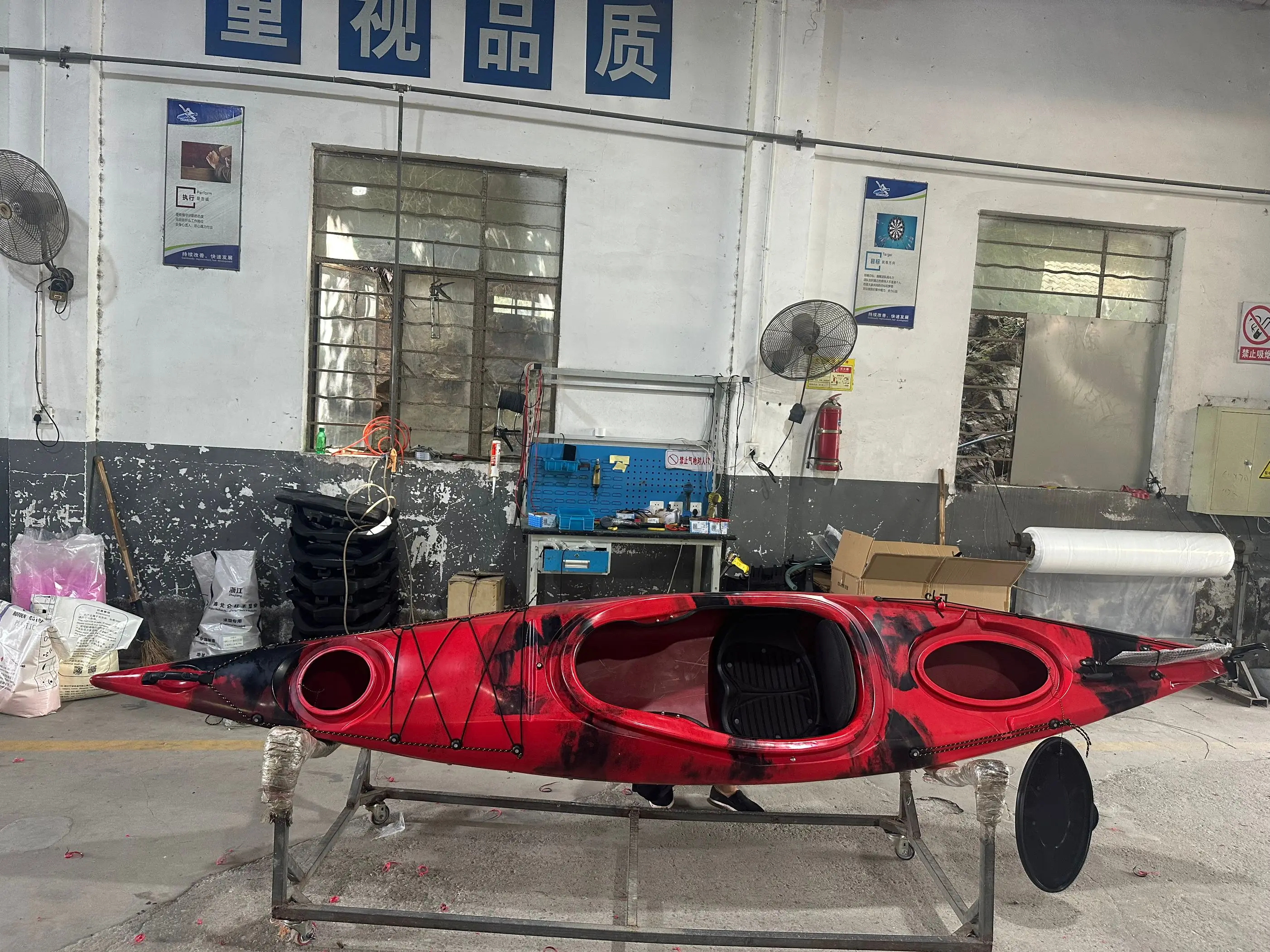 UV And Abrasion Resistant Sit In One Person Kayak With Adjustable Foot Braces