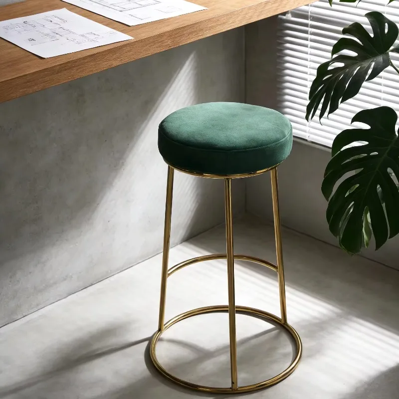 tabouret-de-bar-moderne-haut-de-gamme-en-velours-avec-pieds-en-acier-dore-tabouret-de-comptoir-elegant-pour-la-maison-le-bar-ou-l'hotel-chaise-de-bar-durable-et-luxueuse