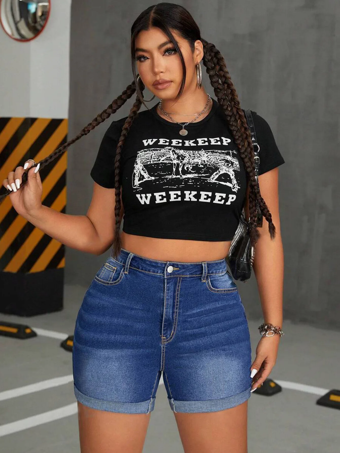 กางเกงยีนส์ขาสั้นผู้หญิงไซส์ใหญ่ เอวสูง ยืดได้ ทันสมัย สบายๆ และใส่สบาย กางเกงยีนส์ขาสั้นแบบพับขอบสำหรับฤดูร้อน