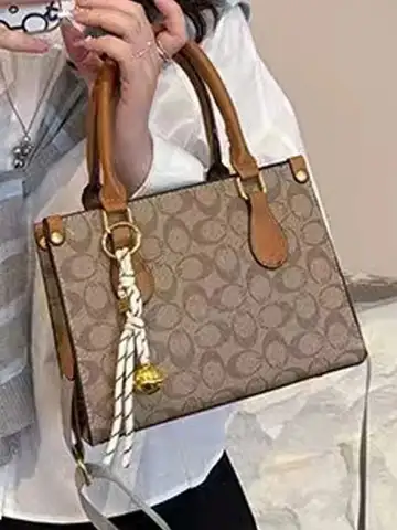 New 2025 Fashion Versatile Women's Bag with Large Capacity and High Quality, Retro Vintage Flower Handheld Tote Bag