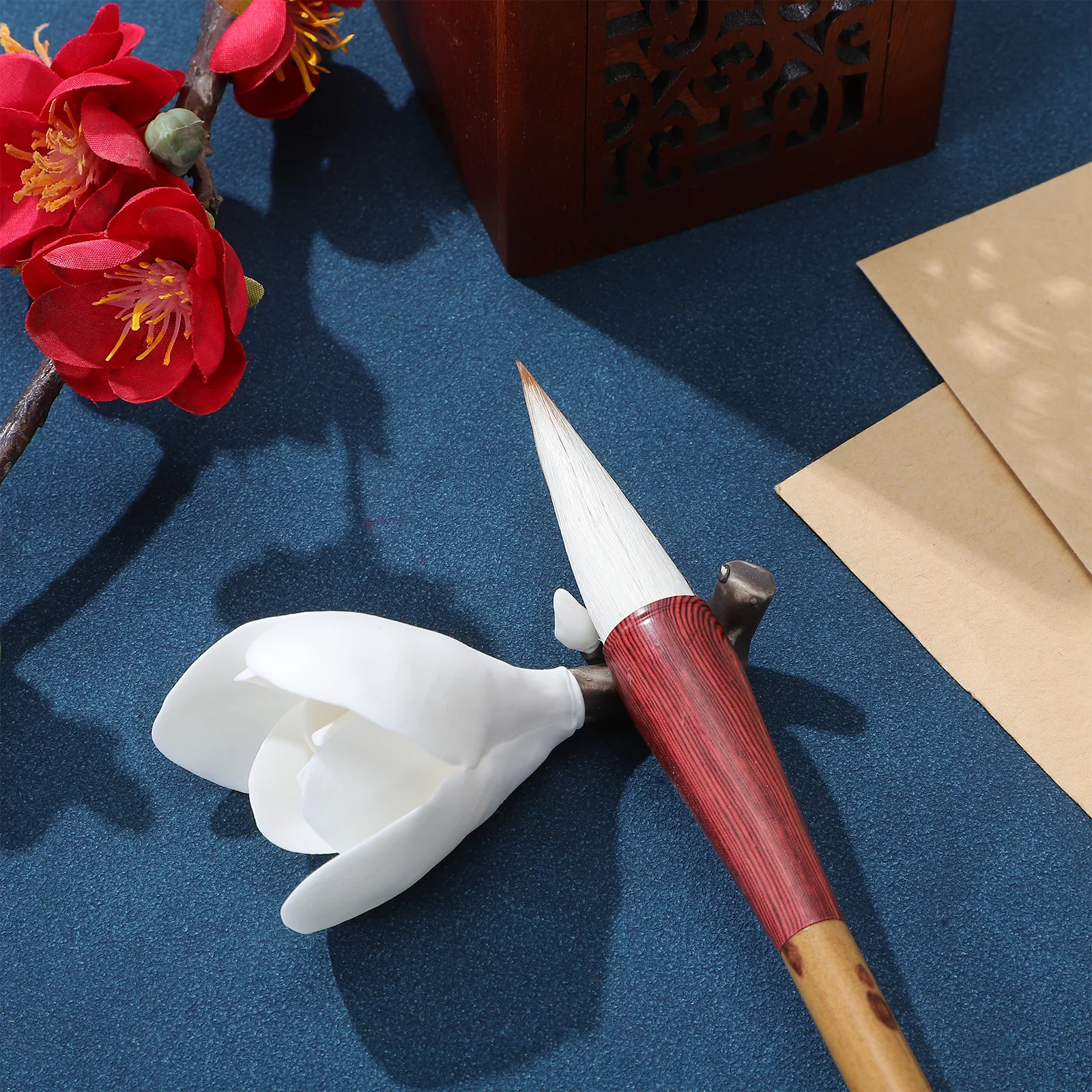 Fine Craftsmanship Resin Magnolia Pen Stand for Calligraphy Brushes Desktop Organizer Writing Tool Holder Chinese Design