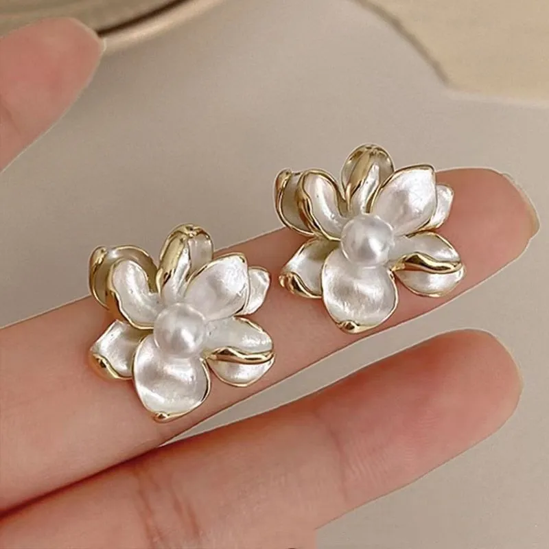 Adolph Trending White Flower Stud Earrings Korean Sexy Elegant Statement Earring for Women Party Female Jewelry 2023 New Gift