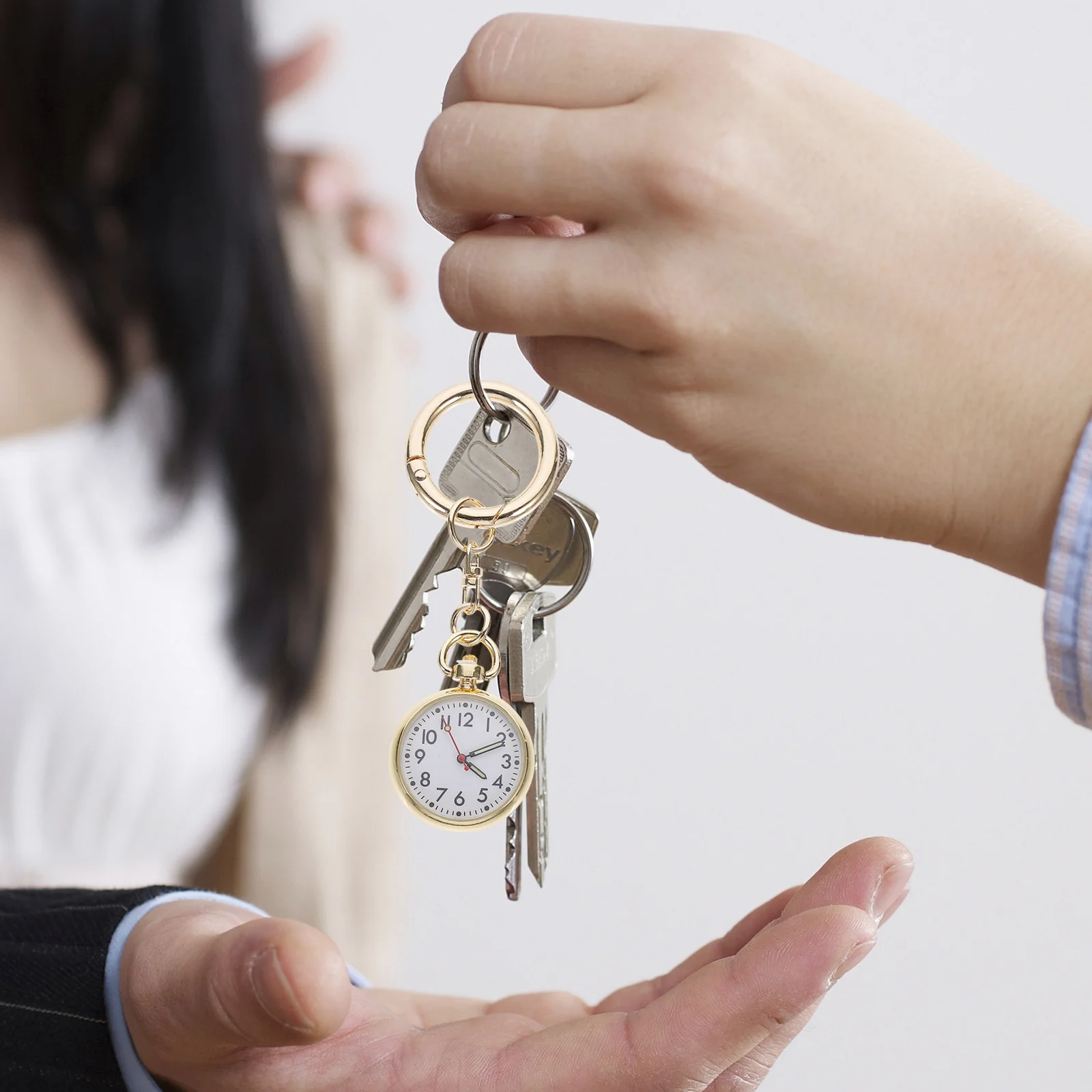 ساعة جيب معلقة بأرقام واضحة، تصميم بسيط وأنيق، حلقة مفاتيح محمولة، ساعة ممرضة، هدية مثالية لكبار السن والنساء والرجال