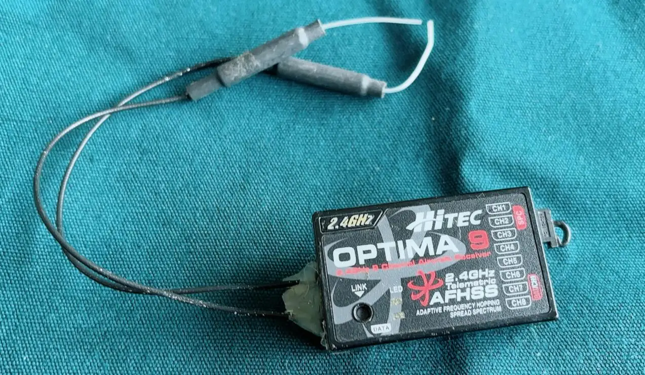 

85% новый Hitec Optima 9 9-канальный адаптивный телеэметрический приемник частоты AFHSS 2,4 ГГц RX