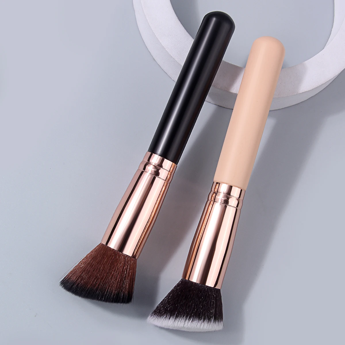 Angled Contour Brush Soft Synthetic Bronzer Blush Brush for Precise Face Sculpting Makeup Tool for Beginners