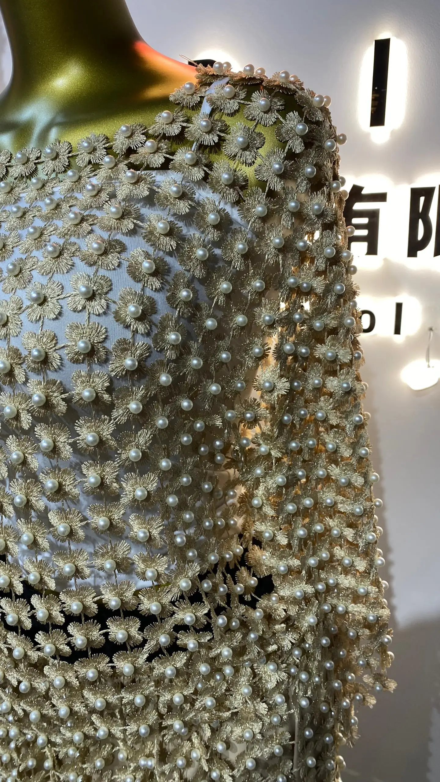 دبوس متابعة نمط السيدات أنيقة الراقية بلون مطرزة زهرة جوفاء الدانتيل فستان الزفاف ثوب مسائي-GZMM033