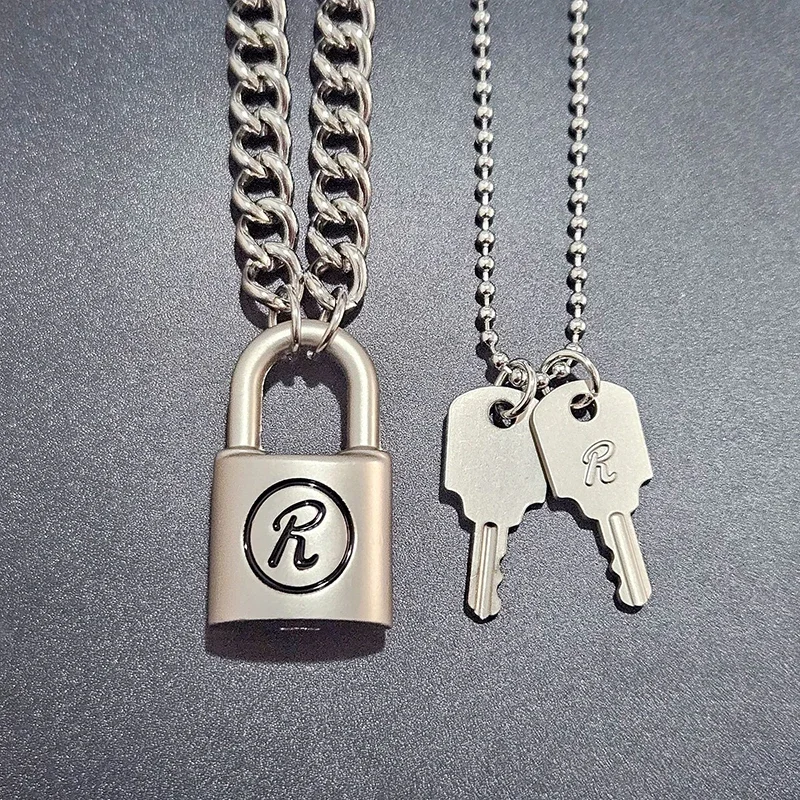 Unique design novel shape glossy and Simpli silvery keylock men pendant charms black border letter R necklace gentleman's jewelr