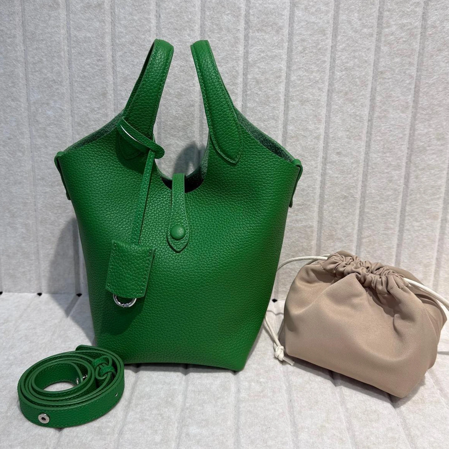 

New Women Soft Genuine Leather Bucket Bag Large Capacity Tote Shoulder Bag with Inner Pocket Trendy Style Handbag for Daily Use