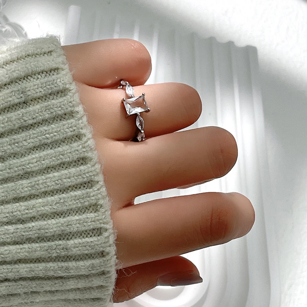 1Pc Fine Square Diamond Fashion Copper Zirconia Cocktail Clear Colour Ring Women's Party