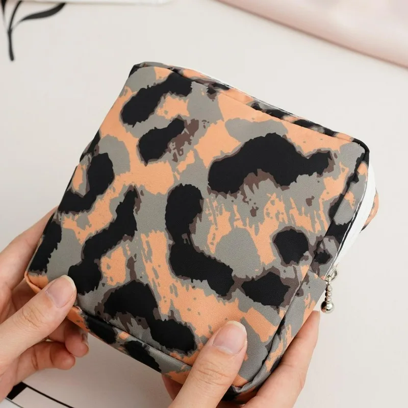 One women's portable and portable cosmetic lipstick bag, an ins auntie towel for storing sanitary napkins