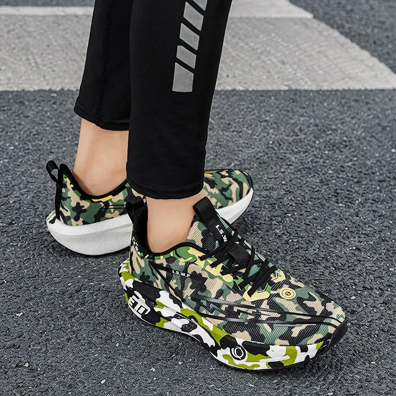 Herren-Freizeitsportschuhe, trendige Camouflage-Laufschuhe für Herren und Damen, hochelastische, dicksohlige, dämpfende Sneaker, atmungsaktive, leichte Laufschuhe aus Mesh-Material, rutschfeste, abriebfeste Außensohle, für Jugendliche geeignet. – Detail 13