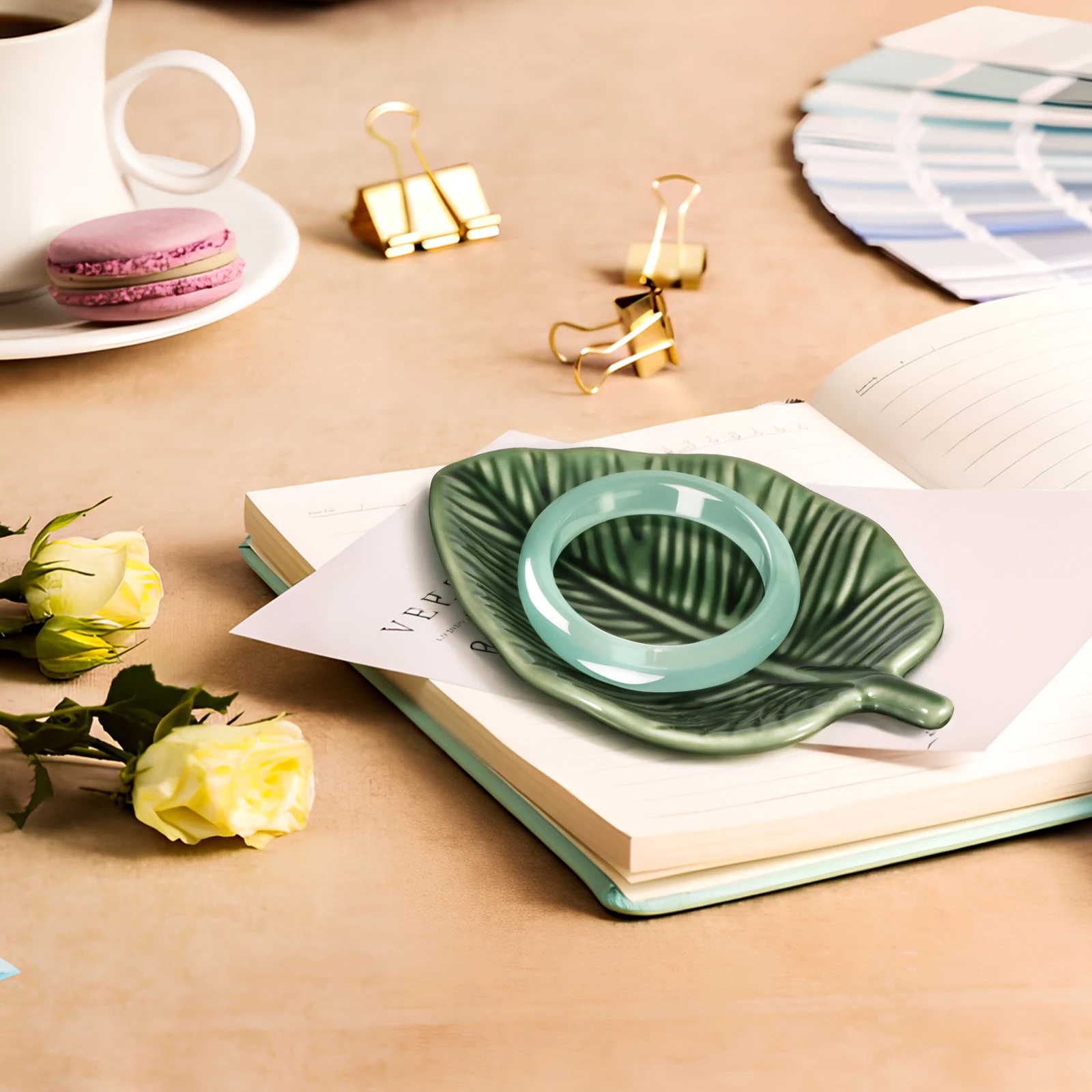 

Elegant Ceramic Jewelry Holder Leaf Shape Ring Dish Multi-Function Desktop Organizer Sundries Storage Home Decorative