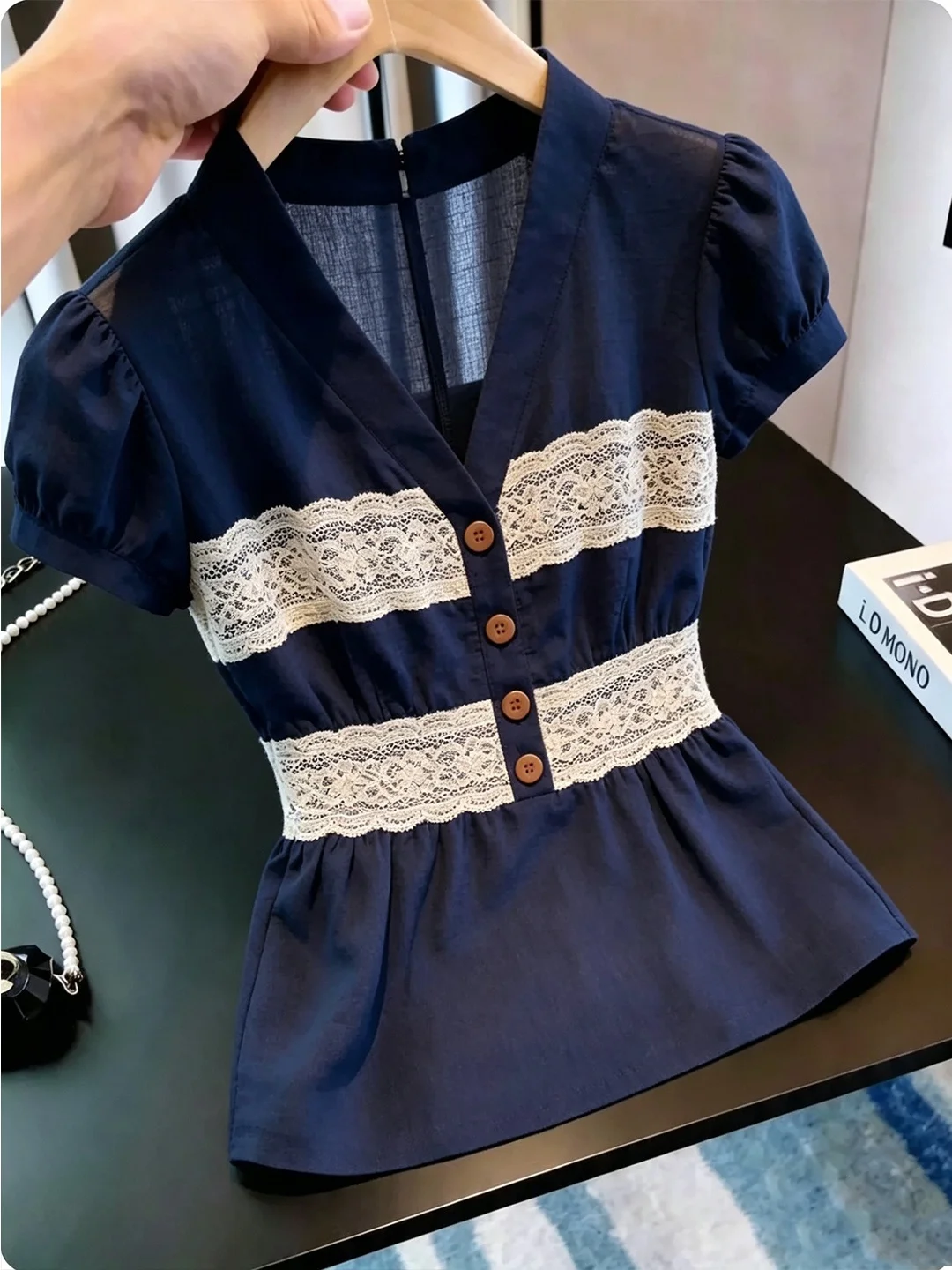 

Lace Splicing V-neck Design Sensation Waist-cinching Shirt Summer Commute Versatile Short Sleeve Top Women's Fashion
