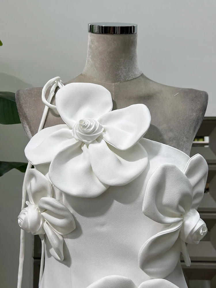 디자인 감각적인 3D 플라워 슬림 백 힙 스커트 여름 신상 패션 홀터넥 드레스 섹시 백리스 분위기 숏 드레스