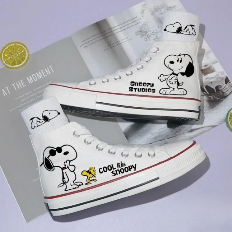 Peanuts Snoopy anime peripheral cartoon hand-painted graffiti student non-slip wear-resistant lace-up versatile couple sneakers