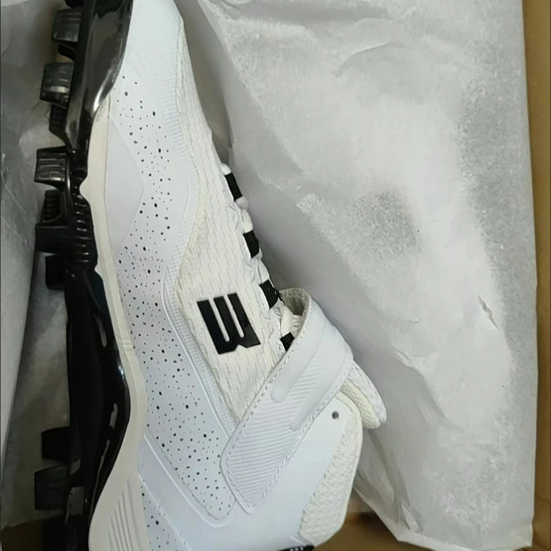 

2025 New Baseball Shoes Man Black White Outdoor Court Shoes Men Anti Slip Sport Shoes Mens Designer Baseball Training Shoe