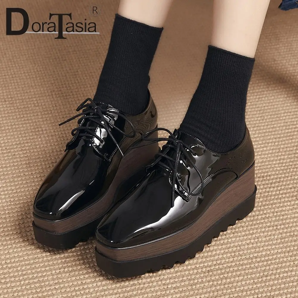 Scarpe basse da donna con plateau piatto solido nuovissime Scarpe da donna con fibbia alla moda per il tempo libero con punta quadrata Scarpe casual da donna primavera autunno