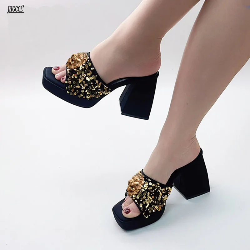 شباشب جديدة بكعب عالٍ جدًا مع كعب سميك مطرز، منصة أنيقة مقاومة للماء، صنادل بمقدمة مربعة، شباشب راقية 84