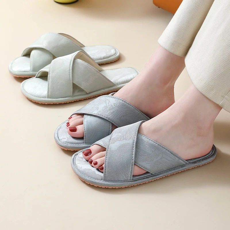 

Women Slippers Anti-Slip Satin Home Slippers Girls Ladies Indoor Non-slip Soft Bottom Slides Fashion Silk Shoes zapatos de mujer