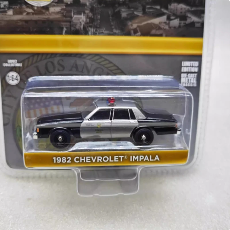 

Greenlight 1:64 1982 Impala Varnish edition Alloy Car Model Adult Collection Display Gift Boy Toy