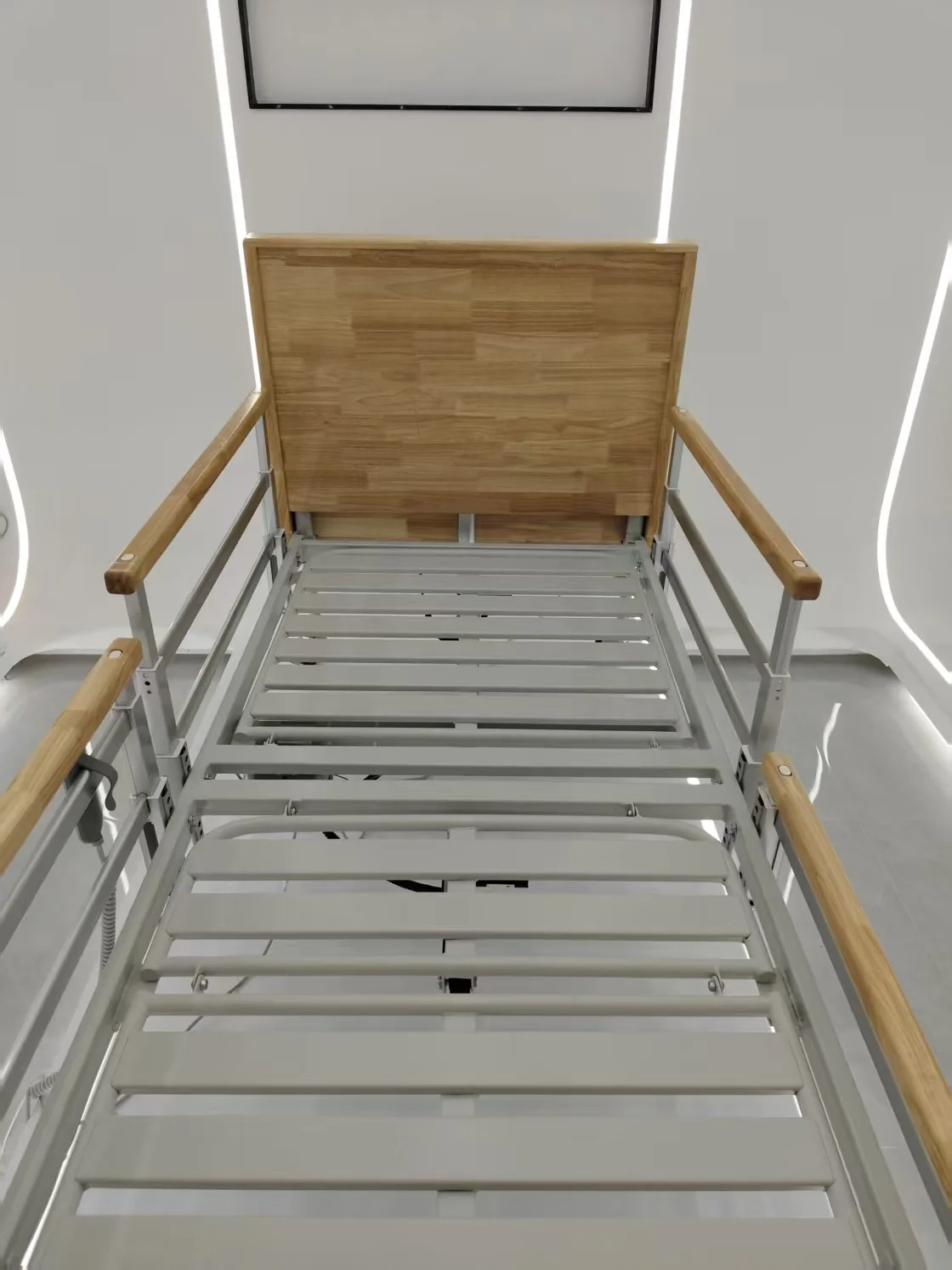 Hebei Manufacturer's Direct Sales Of Electric Three-function Wooden Bracketed Nursing Beds Hospital Patient Transfer Bed