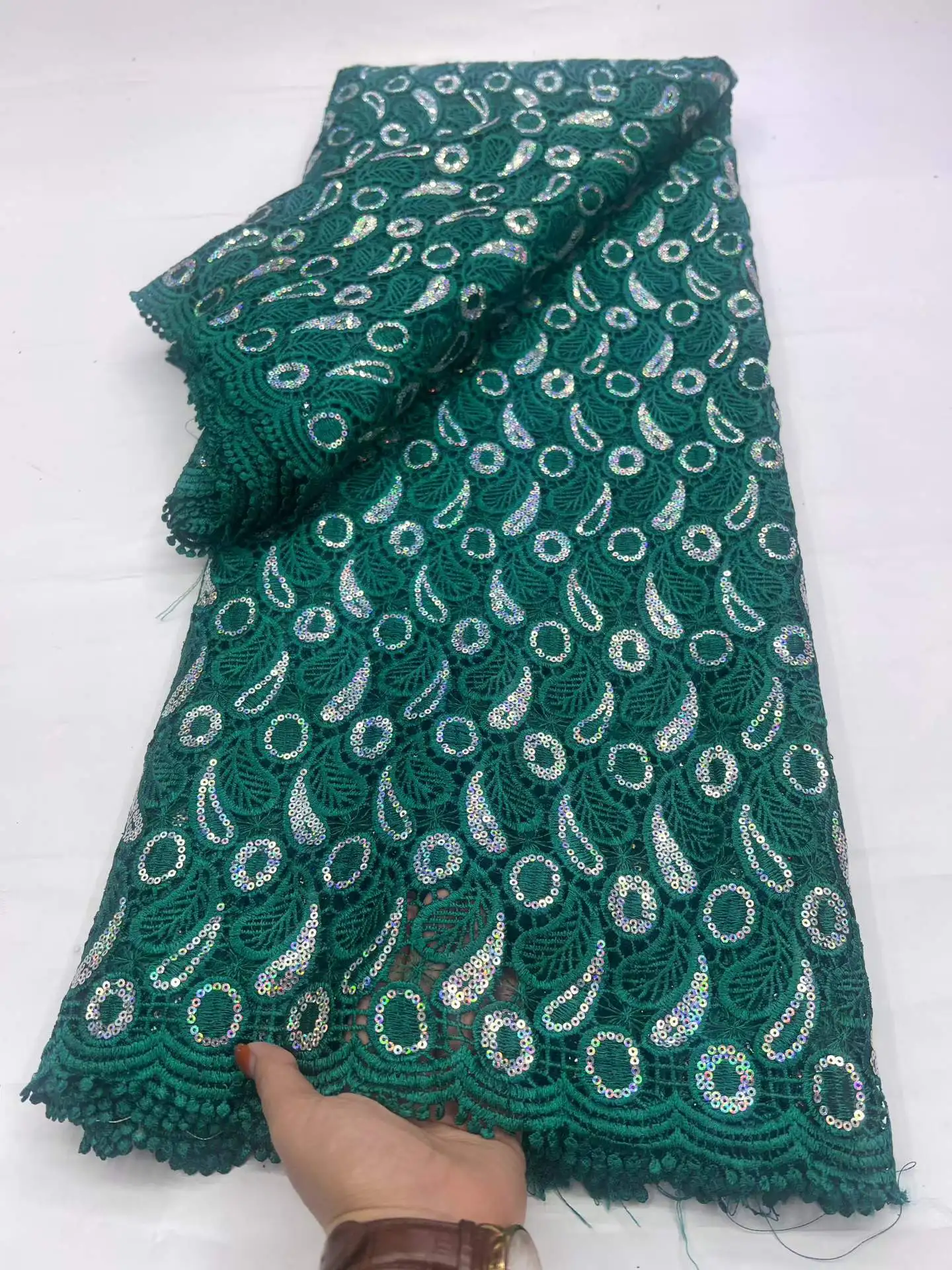 

Африканское кружево с пайетками и гипюром, 5 ярдов, высокое качество, новейшее нигерийское водорастворимое кружево для женских платьев и шитья, 2026 год