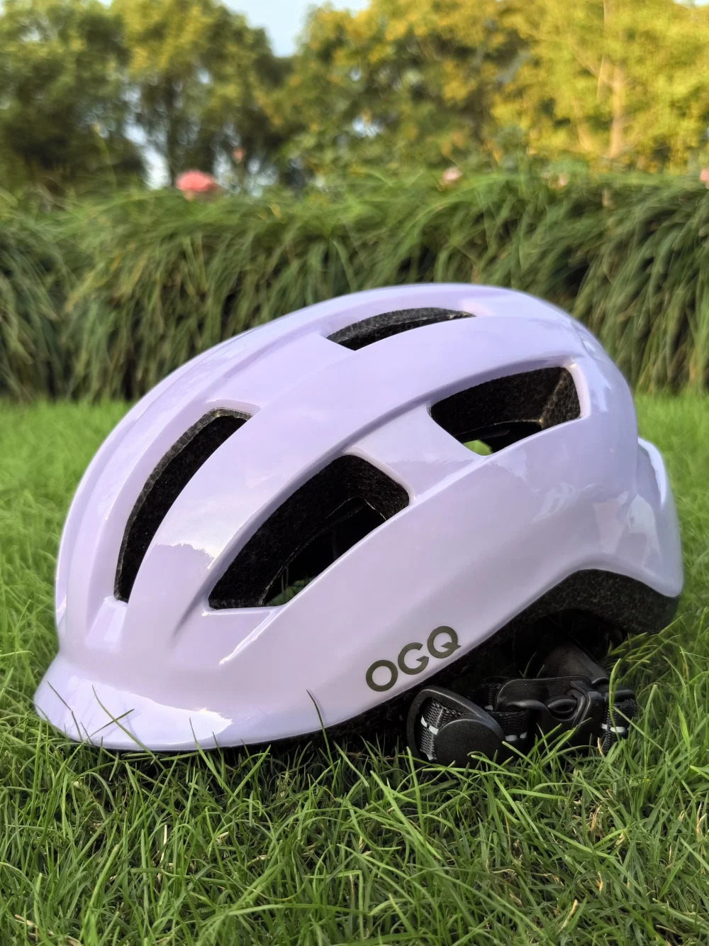 AliExpress Popular OGQ children's cycling safety helmet,cool LED tail light,high-end milk silk inner pad,cushioning and comfortable bicycle
