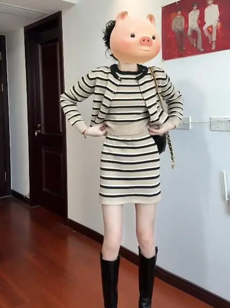 

Spring 2026 Trendy Stripe Knitted Three-Piece Set Casual Age-Defying Whole Set Fashionable Women's Short Sleeve round Neck Dress