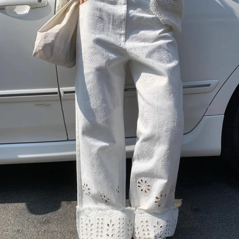 American High Street White Embroidered Openwork Jeans Female Design Sense Heavy Industry Wide Leg Lace Casual Mop Pants.