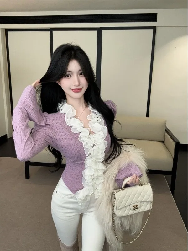 

Элегантная женская базовая блузка с V-образным вырезом, кружевной отделкой и длинными рукавами, уникальный дизайн с цветовыми блоками, приталенный крой, стильный базовый слой для ношения поверх верхней одежды