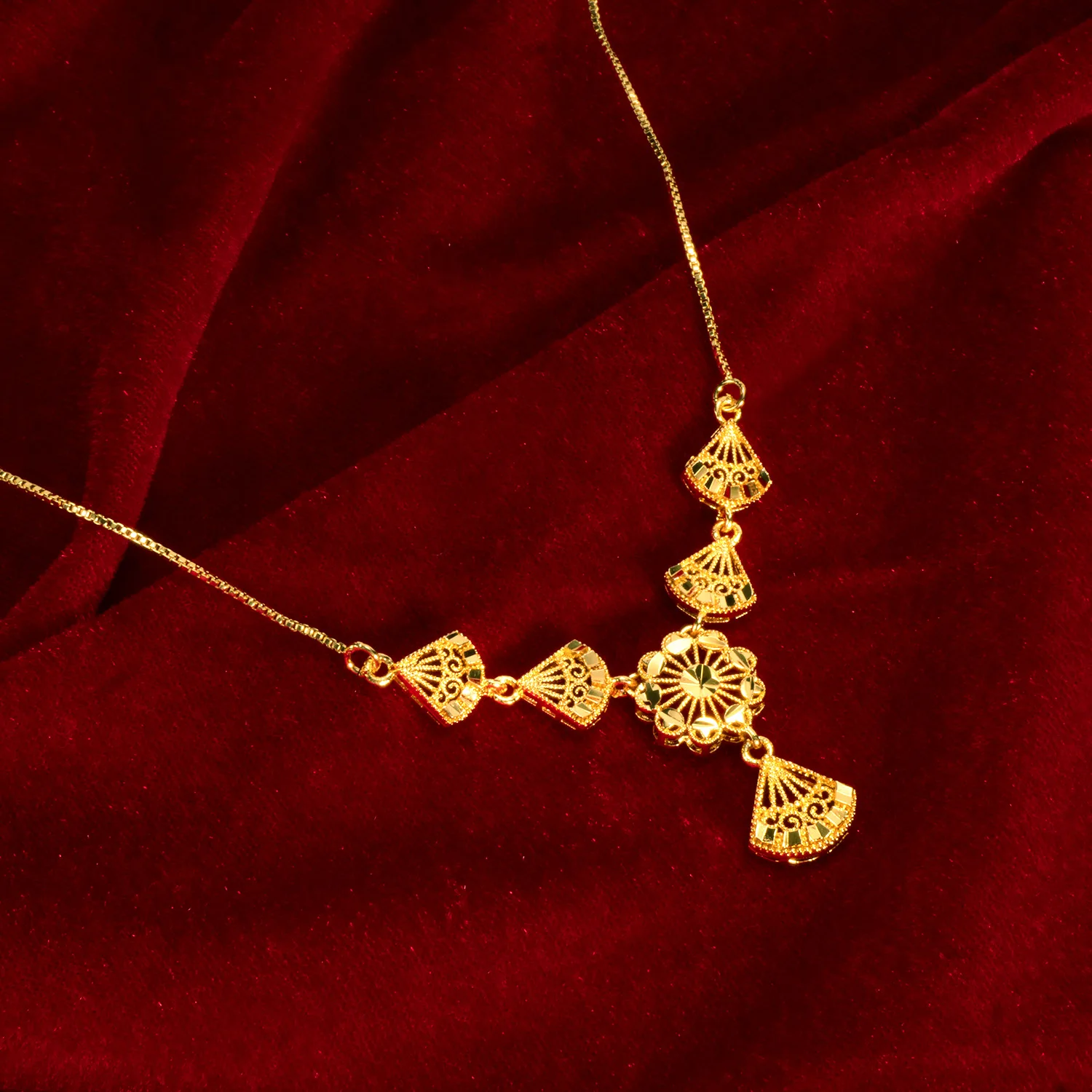 9999 gold hollowed-out flower jewelry bracelet set including necklace, earrings - two-piece set of Middle Eastern accessories