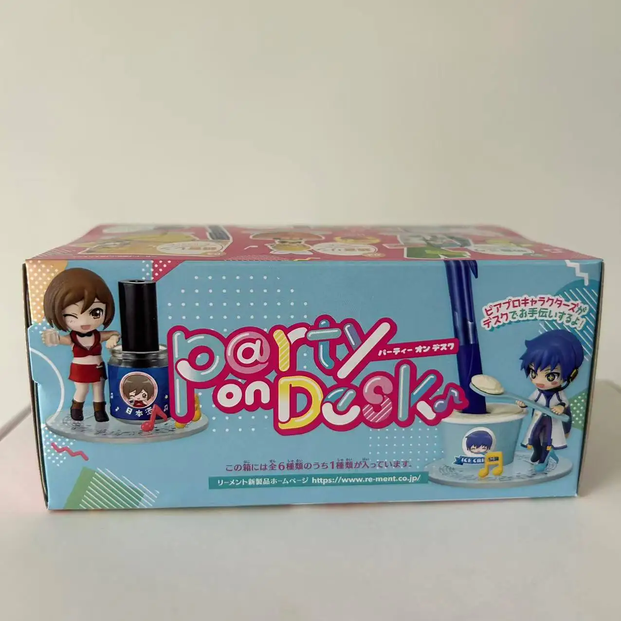 In scatola 1 pz stile casuale Anime Hatsune Miku KAITO festa sulla scrivania Figura kawaii PVC Modello Giocattoli in miniatura Bambola Regali da collezione