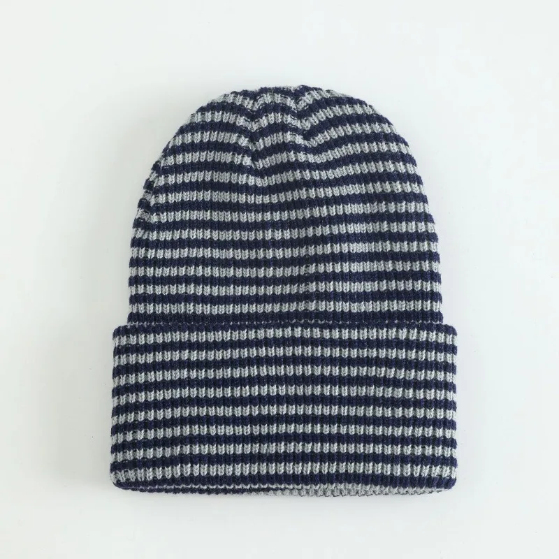 Individuell besticktes Logo, modische gestreifte Strickmütze, trendige Herbst- und Wintermütze für Männer und Frauen, warme Outdoor-Skibeamie. – Detail 4