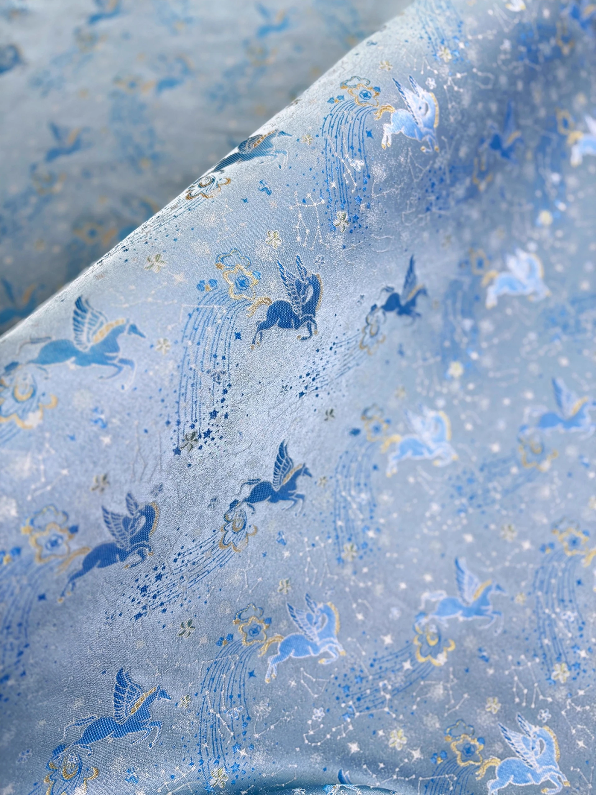 

Arrow Feather Flowing Cloud Series Song Jin Jacquard Fabric Sewing Vest Coat Cheongsam Children's Dress Designer Fabric