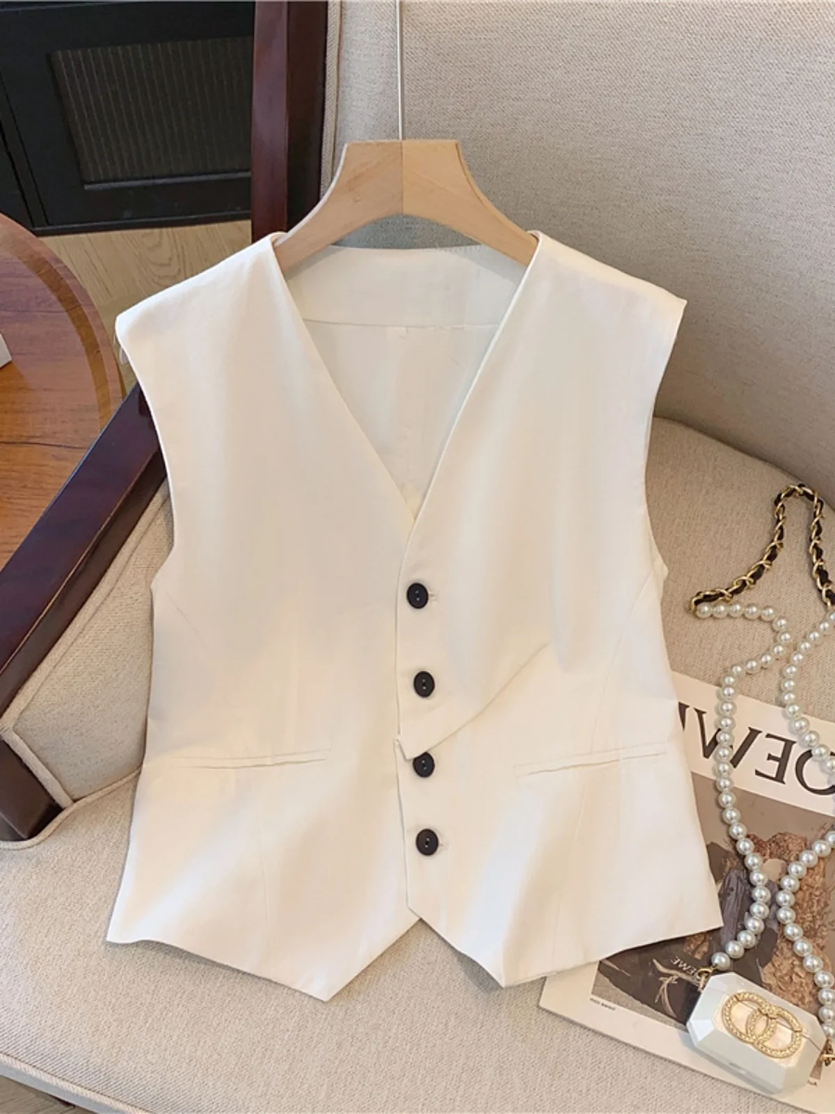 

White V-Neck Suit Jacket Women's Fashionable Sleeveless Top Summer New Style Versatile Loose Fit Pure Cotton Single Button