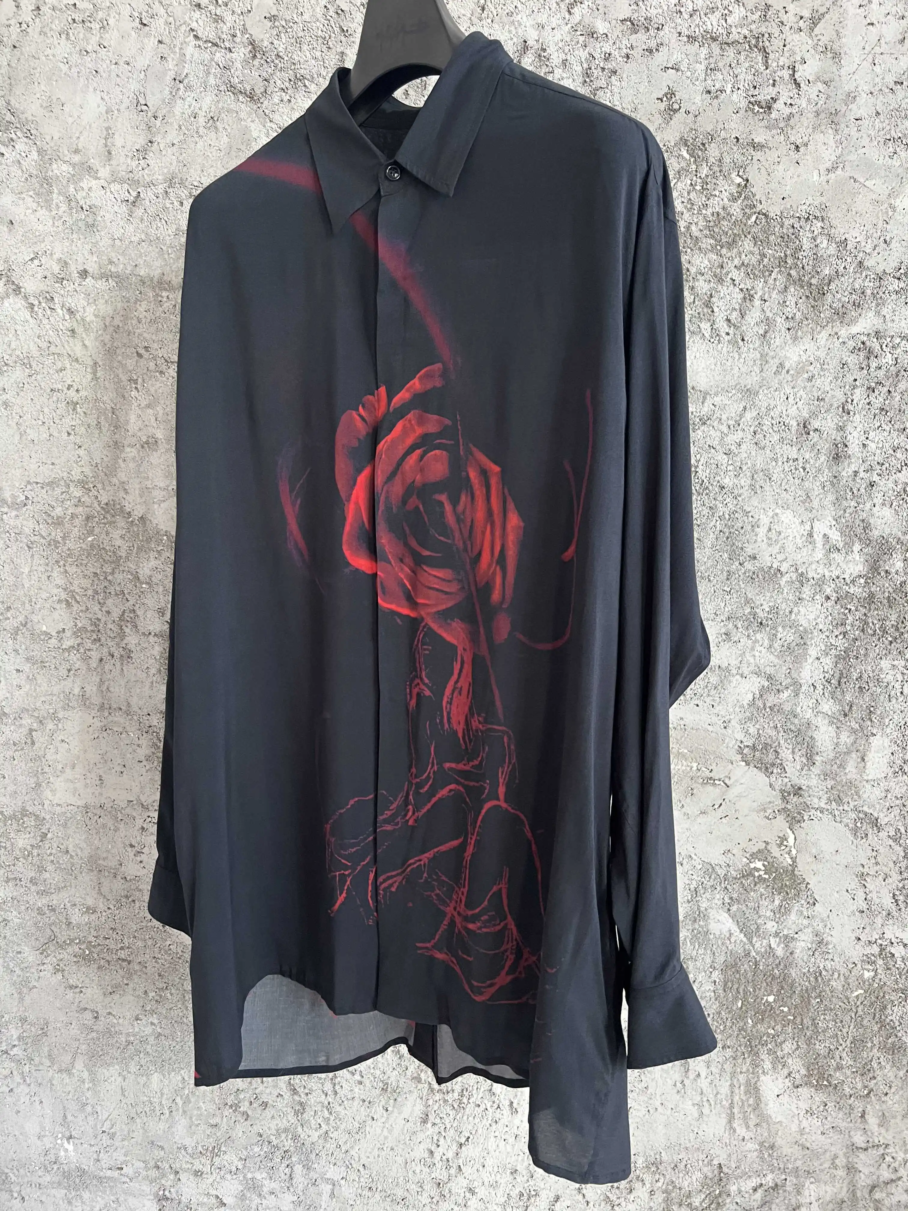 Dark-themed design sense, color-blocking printed rose girl single-breasted shirt for a man