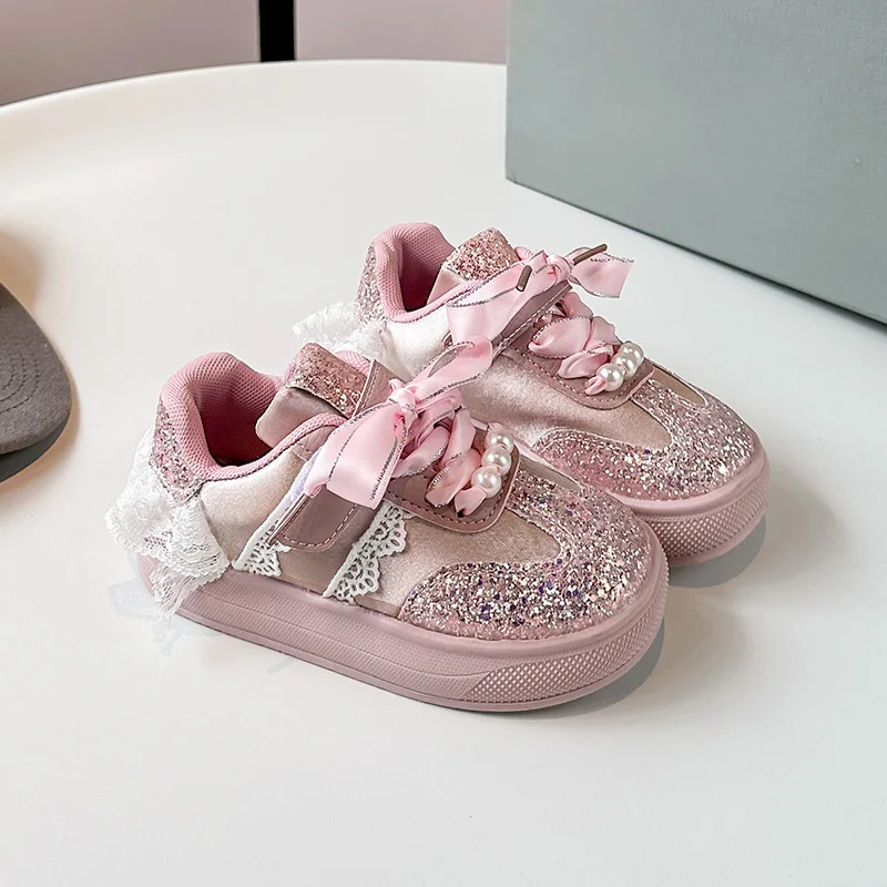 أحذية كاجوال مسطحة القاع مزينة بالترتر الكريستالي للفتيات للربيع والخريف بتصميم لؤلؤي للأطفال.