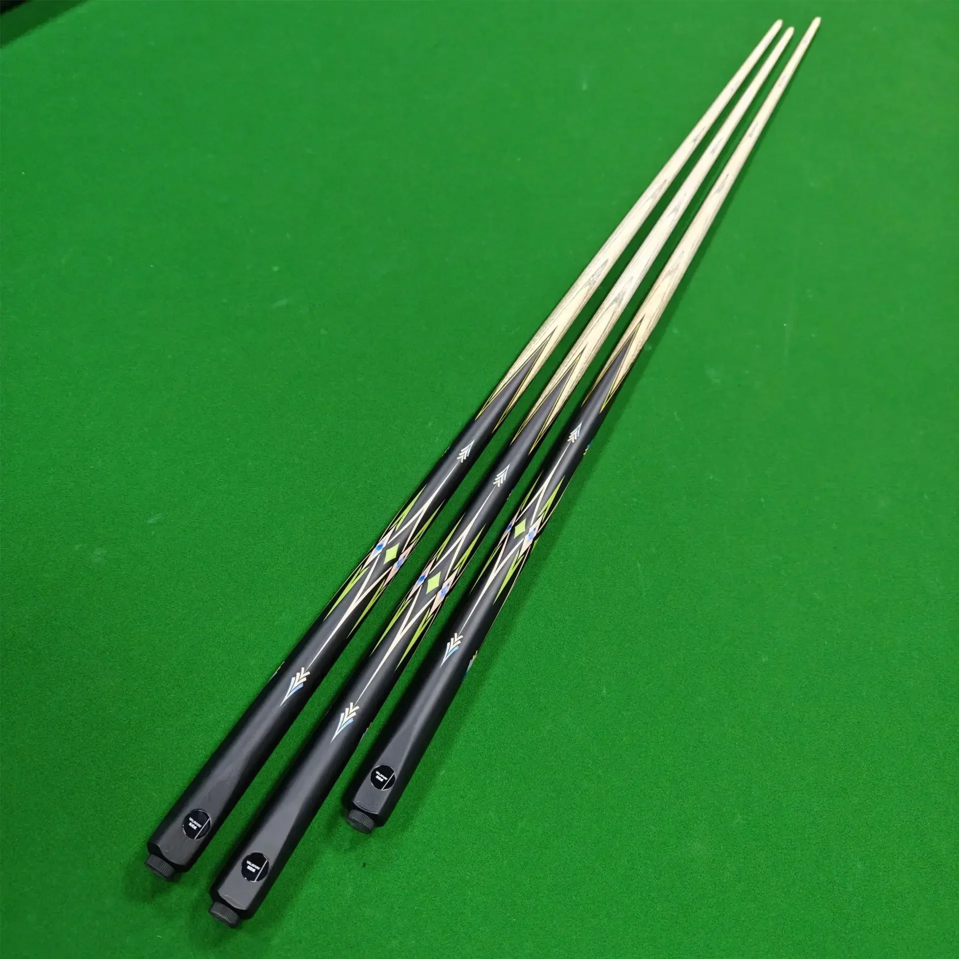 China Factory Competitive Prices Billiards Hall Club Exclusive Integrated Snooker Cue 10MM For Vip Member