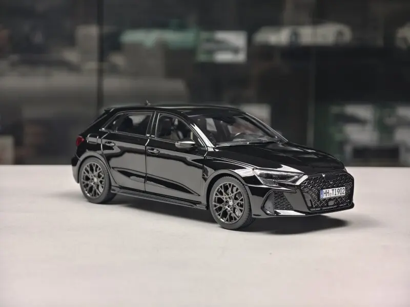 NOREV Diecast 1/18 Scale Audi RS3 Hot Hatch 2025 SUV Car Model Alloy Audi RS3 Station Wagon Play Vehicles Model Original Box view 4