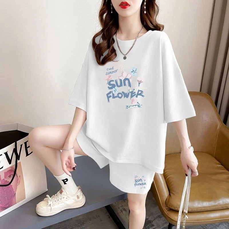 

Белый комплект из двух предметов: свободные шорты и футболка для женщин, лето 2024, новинка, повседневный стиль, большие размеры, для полных женщин, из хлопка