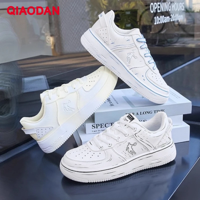 QIAODAN Women's Casual Shoes 2025 Autumn Thick-Soled White Skateboarding Shoes Fashion Graffiti Versatile Sneakers XM2690550T