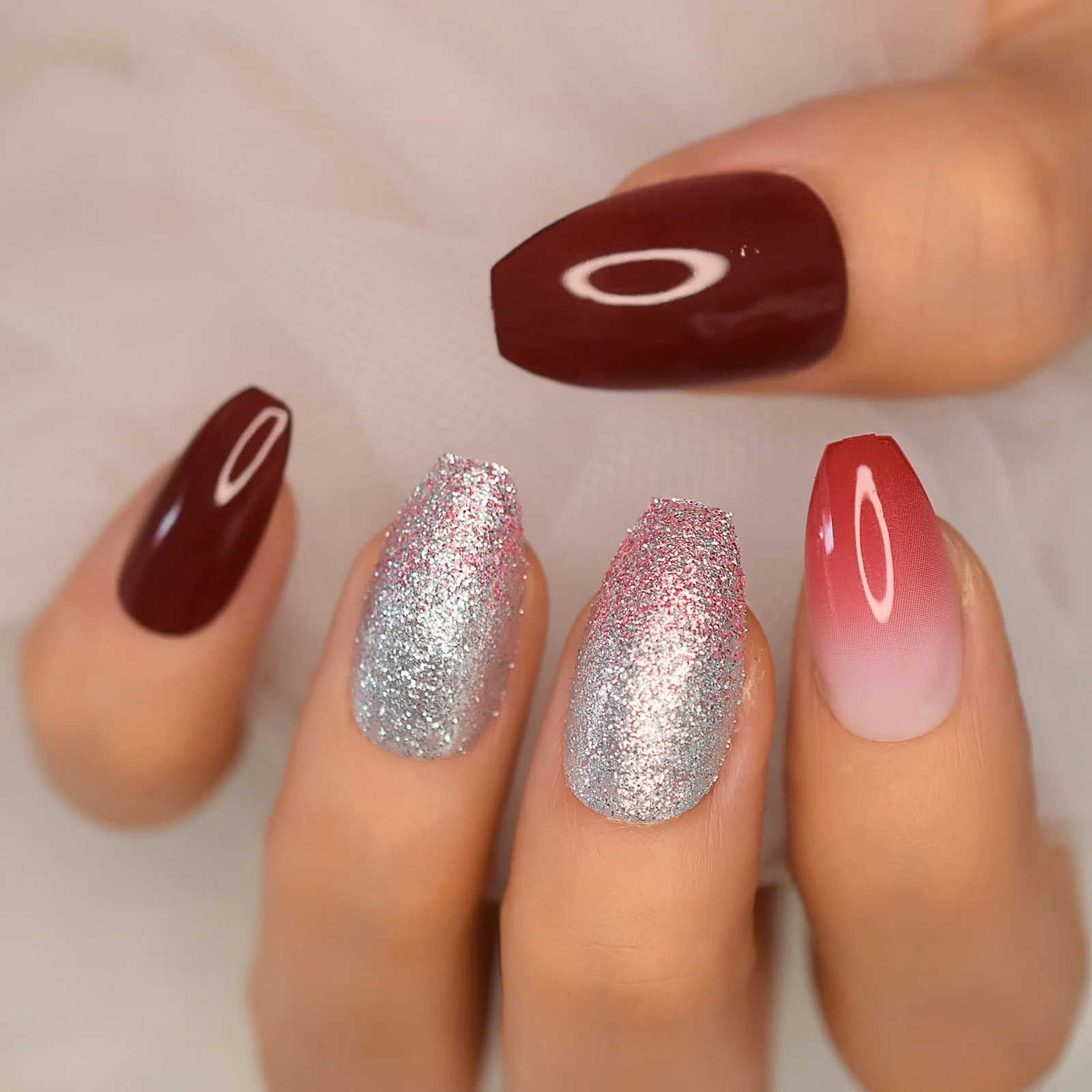 Caixão francês vermelho brilhante unhas falsas ombre gradiente prata glitter ballet imprensa em unhas falsas ponta diária escritório unha wear