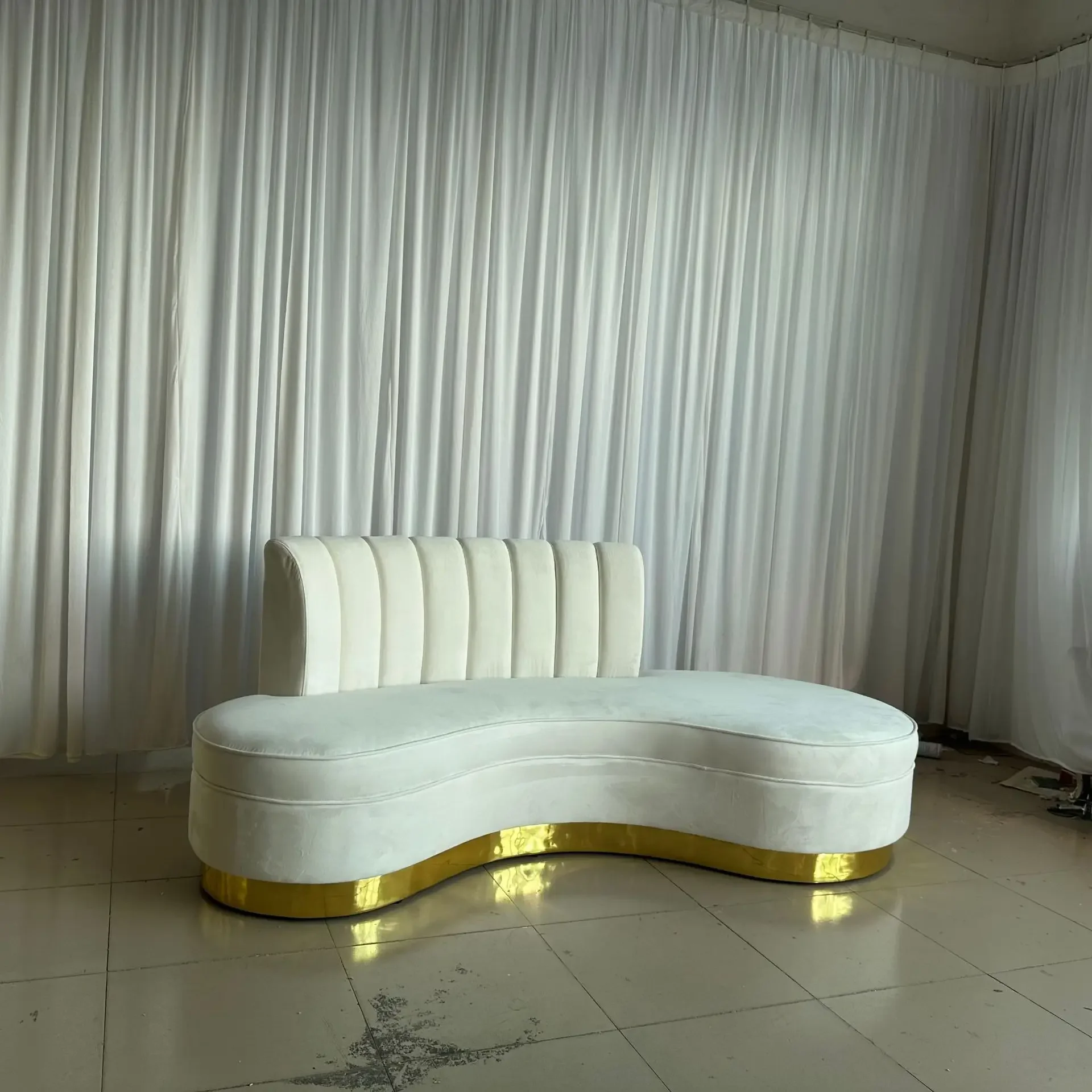 Light luxury flannel three-person sofa designer beauty salon clubhouse reception leisure modern curved sofa