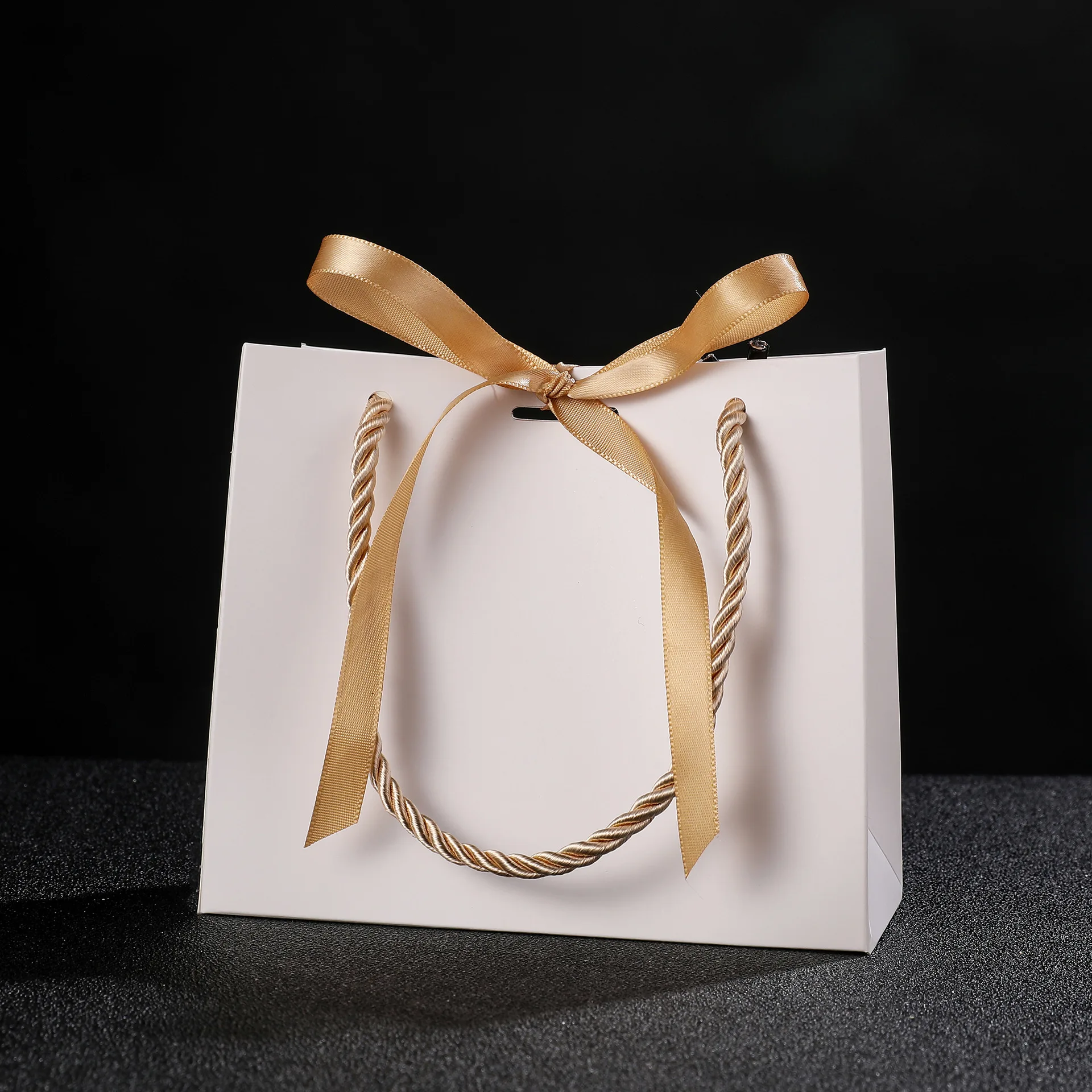 20pcs Pretty Pink Kraft Gift Bag Gold Present Box for Gift  Books Packaging Gold Handle Paper Box Bags Kraft Paper Gift Bag view 6