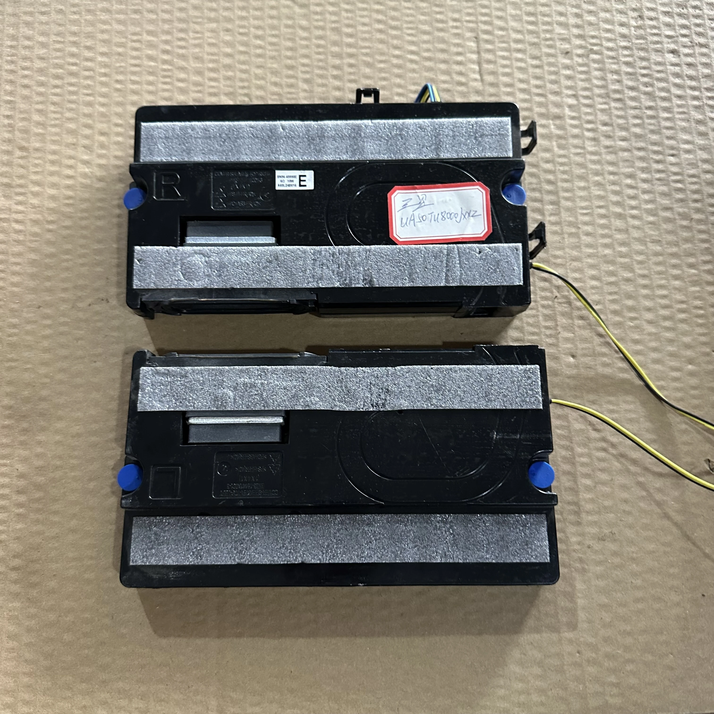 

Динамики телевизора подходят для Un55au7000f Un50au7000f Un50au7000 UA50TU8000JXXZ BN96-49998E 6Ω10W хороший тест