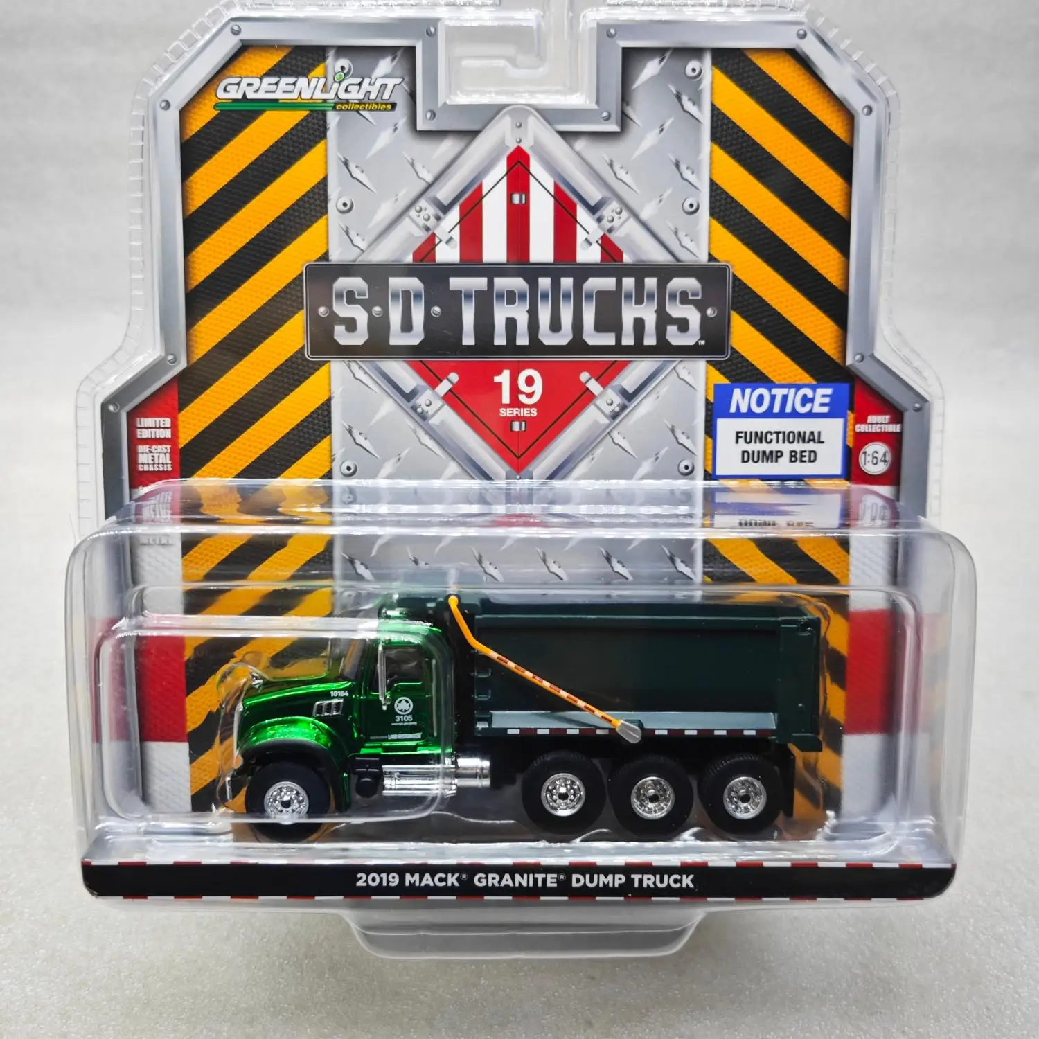 

Green Light 1:64 2019 Mack Granite Dump Truck - New York City Park Electroplated Green 45190-C Car Model Collection Gift For Toy