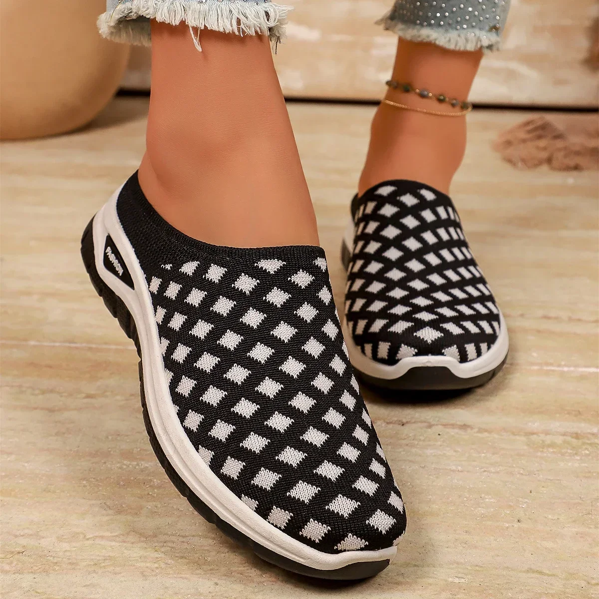 Spring and Autumn Non-slip Comfortable Sports Slippers for Women 2026 New Large Size Color-blocking Design Toe-cap Slippers
