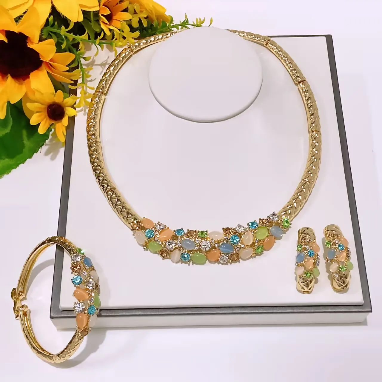 

The Latest Stunning Dubai Jewelry With Colorful Imported Rhinestones Fancy Collar Brazalete Aretes Anillo 4PC Set Free Shipping